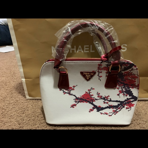 Purse - Picture 1 of 1